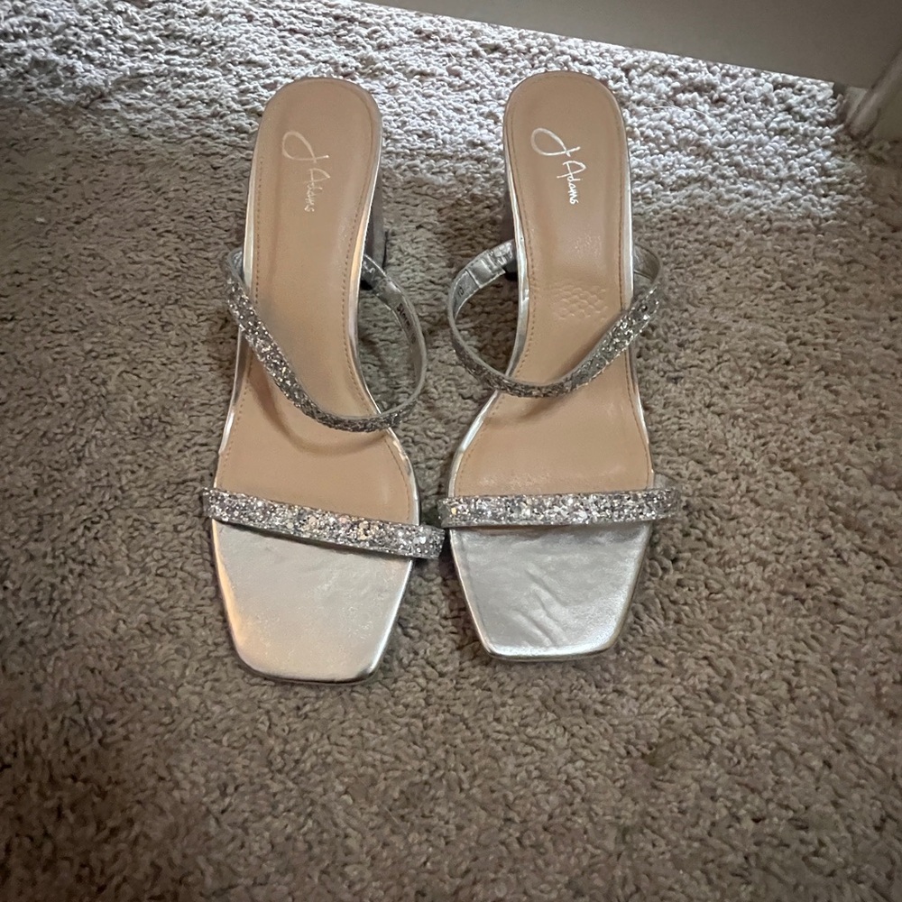 Silver heels - Picture 2 of 4